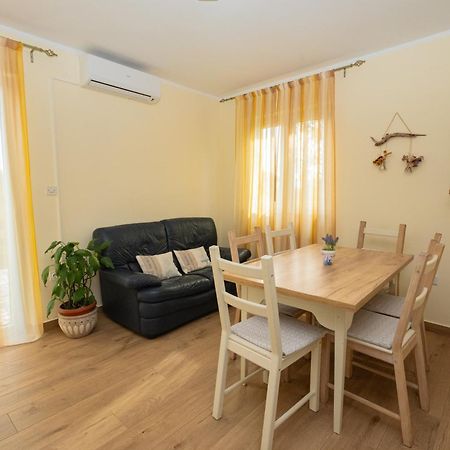 Apartman Doris Milohnici Eksteriør billede