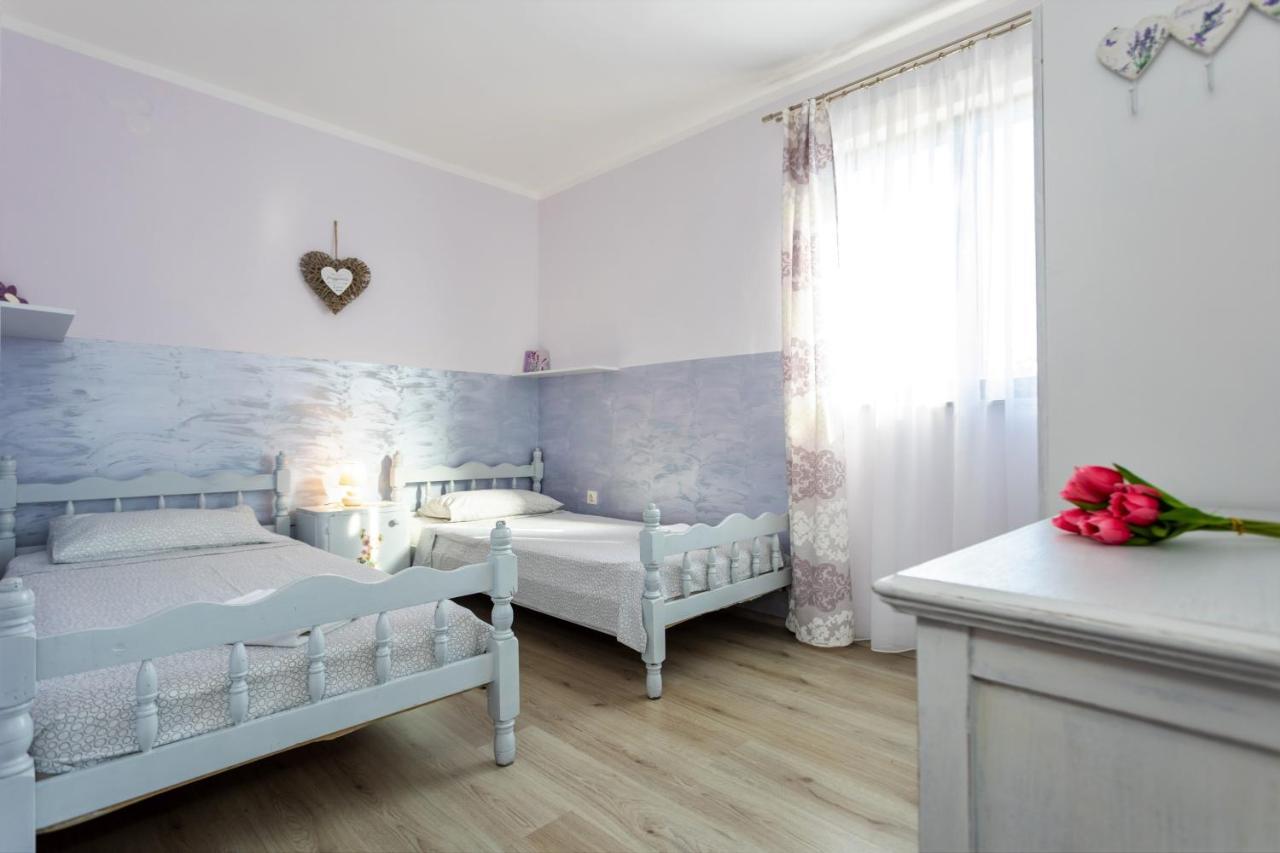 Apartman Doris Milohnici Eksteriør billede